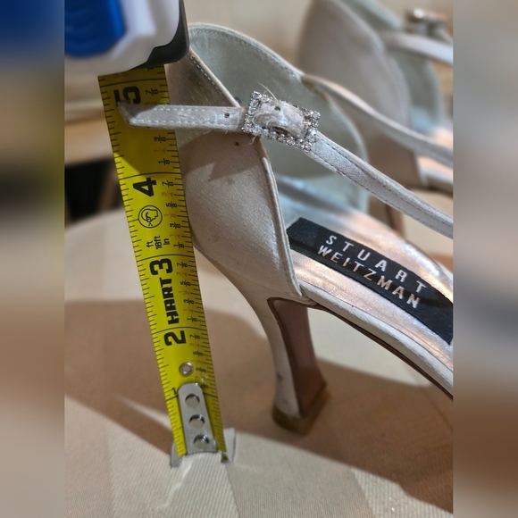 STUART WEITZMAN CREAM HEELS W/ RHINESTONE BUCKLE SIZE 7.5 - Picture 2 of 11